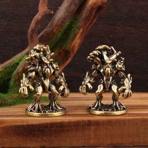 Figurine d'esprit d'arbre en laiton, modèle artisanal vintage vieilli, ornement décoratif de bureau - Product Image 1