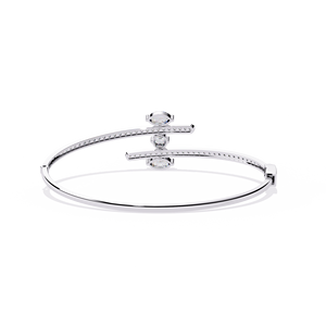 สร้อยข้อมือ JURA JEWEL รุ่น Romantic Classic ชุบทอง 18K ประดับเพชรทรงดอกไม้ ดีไซน์แบบโซ่เชื่อมต่อ ตัดแบบ Brilliant Cut ฝังแบบ Claw Setting ได้รับการรับรองจาก IGI - Product Image 6