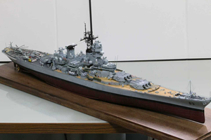Modèle de navire de guerre américain <span class=keywords><strong>Missouri</strong></span> à l'échelle 1/350, version modernisée 1991 - Product Image 6