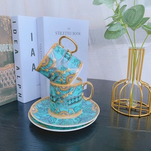 Tasses et soucoupes à thé en porcelaine au design minimaliste de luxe avec bordure et poignée dorées pour le café, le thé, la maison et l'hôtel - Product Image 4