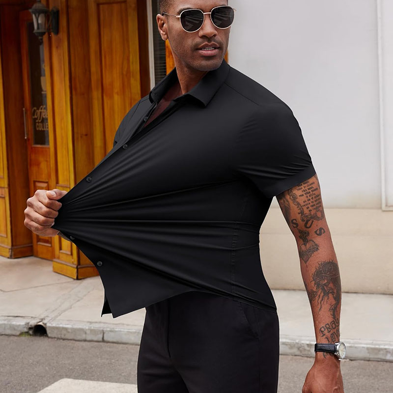 Chemise noire à manches courtes et très extensible