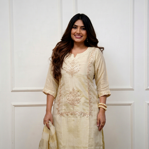 Conjunto de Kurti, Pantalón y Dupatta Bordados con Crema Gota Patti Sharara, Ropa Festiva India y Pakistaní - Product Image 1