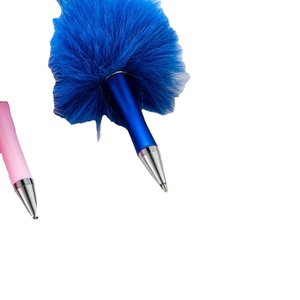 Bolígrafo Personalizado con Pompón de Peluche para Abalorios - 28 Colores, Bolígrafos de Punta Redonda con Bola de Peluche para Manualidades y Regalos de Oficina - Product Image 3