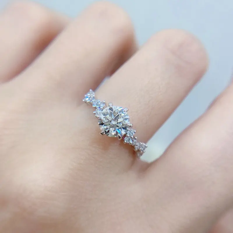 Cincin pertunangan klasik untuk wanita warna perak mode perhiasan wanita meniru berlian CZ Cincin Pernikahan