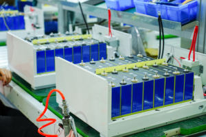 Batería de Litio LiFePO4 de 48 Voltios, 100Ah/200Ah, 1.2Kw/3Kw, con Montaje en Pared, 6000 Ciclos de Vida Útil y 3 Años de Garantía para Sistemas Solares - Product Image 4