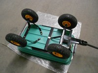 Chariot de jardin à 4 roues avec plateau en plastique 75L Conteneur à rouleaux métalliques Capacité de charge 300kg OEM Personnalisable