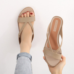 Nouvelles sandales pour femmes à la mode ceinture croisée talon bas semelle épaisse veste d'extérieur <span class=keywords><strong>pied</strong></span> pantoufles décontracté <span class=keywords><strong>plat</strong></span> chaussures pour femmes - Product Image 1