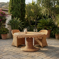 Table de jardin ronde de style côtier, en rotin PE tressé à la main avec bord festonné, pour mobilier de patio et de jardin de luxe