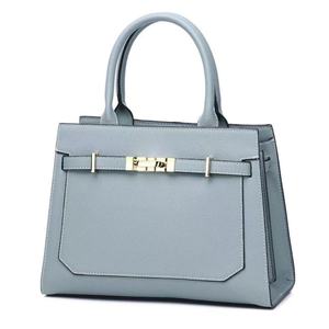 "Sac fourre-tout en cuir de vachette de luxe pour femmes avec fermeture à glissière et doublure en polyester" - Product Image 6