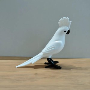 Figura de Cacatúa de Cristal Soplado de Murano, Mundo de Cristal en Miniatura, Patas Blancas y Negras, Diseño Minimalista, Accesorio Ligero para Decoración de Oficina - Product Image 3
