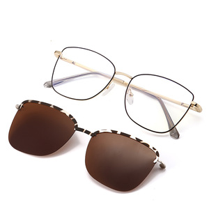 Gafas polarizadas magnéticas con clip, montura <span class=keywords><strong>de</strong></span> Metal a la moda, gafas antiluz azul, gafas 2 en 1 con <span class=keywords><strong>lentes</strong></span> <span class=keywords><strong>de</strong></span> gafas <span class=keywords><strong>de</strong></span> sol <span class=keywords><strong>de</strong></span> 1 pieza - Product Image 3
