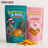 Op maat gemaakte bedrukte staande pouch met venster voor zomer- en kerst gedroogde mango's, duurzame voedselverpakkingszak op maat gemaakt