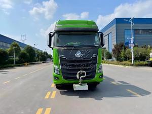 Camion aspirateur à jet sur mesure Liuzhou 4 essieux 12 roues, moteur Yuchai 500 CV, réservoir d'eaux usées de 33 m³ pour le nettoyage municipal et le dragage de rivières - Product Image 2