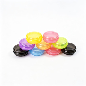 Boîtes à pilules rondes en plastique avec couvercles jaunes et verts pour le stockage de médicaments - Product Image 6