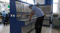 Équipement de laboratoire électrique éducatif avec système de sécurité pour l'enseignement et la formation en circuits analogiques, numériques et en électronique de puissance