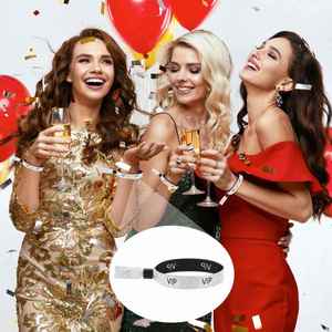 สายรัดข้อมือผ้าพลาสติกแบบล็อคสั่งทำขายส่งจากโรงงาน สำหรับงานเทศกาล งานอีเว้นท์ วีไอพี สีทอง - Product Image 3