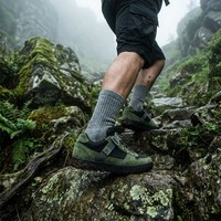 Baskets de randonnée unisexe vert armée en daim avec sangle en maille et boucle, semelle en caoutchouc antidérapante à crampons profonds, OEM ODM, logo personnalisé, montagne
