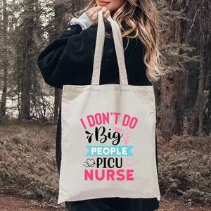 Sac fourre-tout en toile à imprimé sur le thème des infirmières, tendance et décontracté, avec des éléments médicaux pour le travail quotidien et les trajets des infirmières - Product Image 4