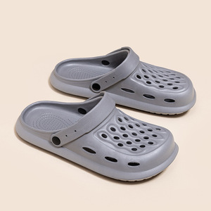 Haute qualité usine en gros été classique hommes et femmes sandales semelle épaisse <span class=keywords><strong>anti</strong></span>-dérapant trou chaussures plage Eva sabots décontractés - Product Image 4