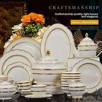 Service de table minimaliste de style européen d'inspiration chinoise avec incrustation dorée peinte à la main et gaufrage sur porcelaine fine