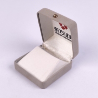 Boîte à bijoux carrée en bois de luxe, faite à la main, pour bagues, pendentifs, bracelets, solution de rangement élégante pour objets de valeur