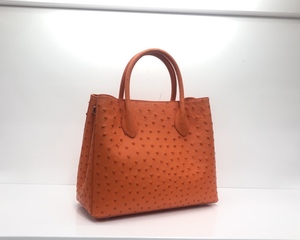 Sac fourre-tout de luxe en cuir d'autruche avec bandoulière amovible |   Sac à main de créateur, capacité 10-11L - Product Image 3