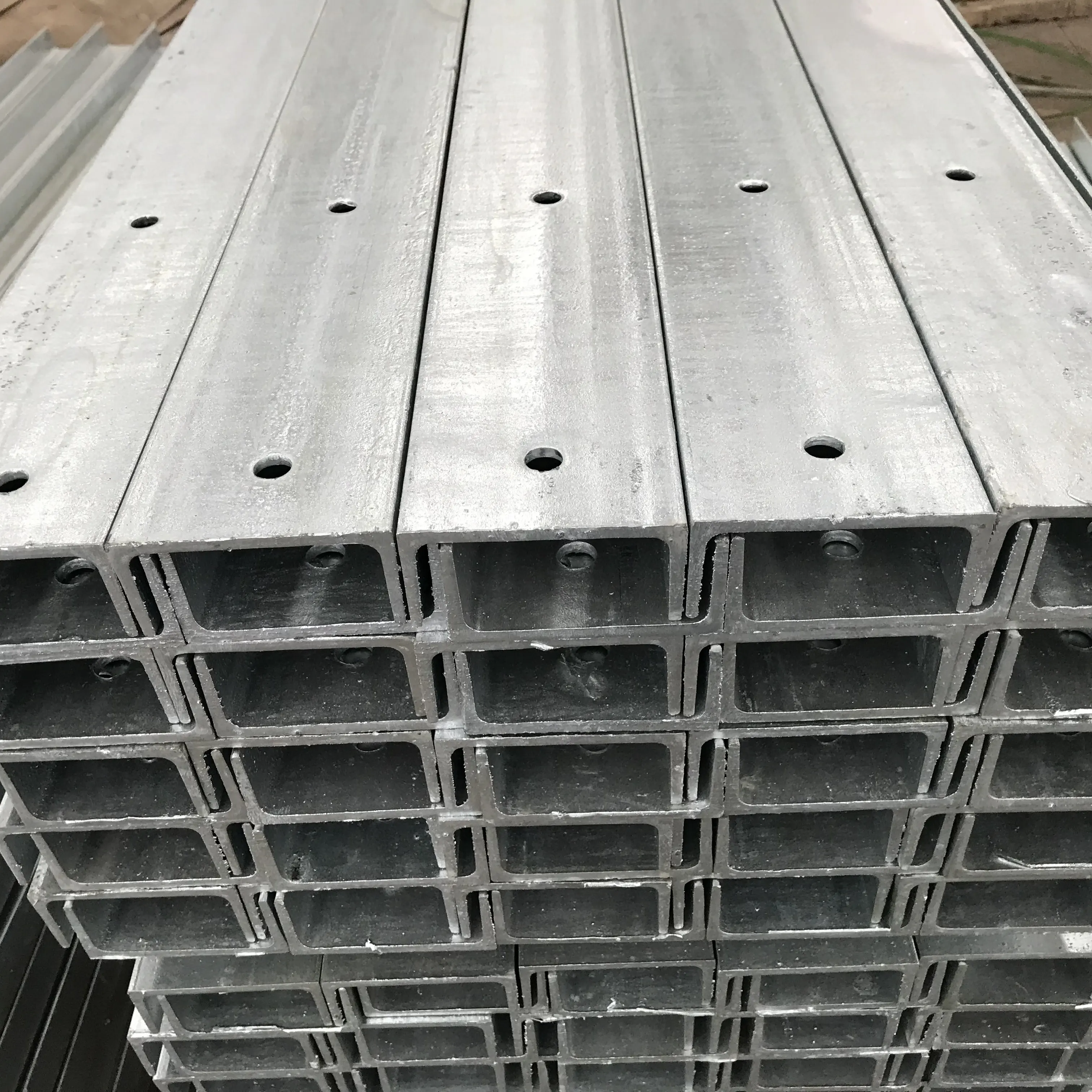 Postes de parede de retenção galvanizando barra de canal de aço de alta precisão