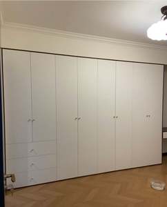 Armoire de chambre à coucher moderne avec tiroirs et étagères pour les chambres d'appartements - Product Image 2