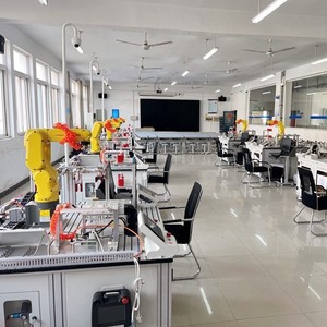 Equipo de laboratorio de entrenamiento de soldadura con robot industrial Crh-2100-B-6B para uso educativo - Product Image 1