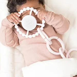 OEM/ODM Baru Mainan Montessori Bebas Bpa 5 In 1 Happy Links Silikon Aman Aman Makanan Kelas Cincin Silikon Mainan Gigitan Bayi