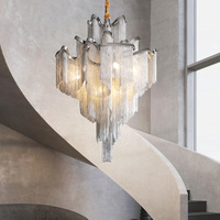 Lobby d'hôtel grand projet luxe grandes lumières art nordique artisanat métal aluminium chaîne lustre suspension