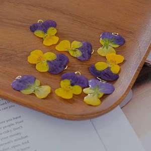 ต่างหูดอกไม้แห้งแท้แบบ DIY ขายส่ง จี้ดอกแพนซี่สีม่วง ทำมือจากดอกไม้แห้ง อุปกรณ์เสริมเครื่องประดับส่วนบุคคลสำหรับเป็นของขวัญ - Product Image 5