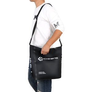Bolsa para Peces Vivos Chiheng de PVC Resistente a Olores con Correa para el Hombro, Accesorio de Pesca - Product Image 1