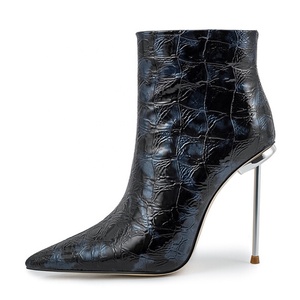 Botines de tacón alto de metal con estampado para mujer, talla grande 45, ajuste ancho, estilo stiletto, zapatos de vestir cortos - Product Image 2
