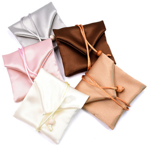 Bolsa de Almacenamiento de Joyería de Alta Gama con Tapa Abatible, Material de Seda, Venta al por Mayor de Bolsas de la Misma Marca - Product Image 1