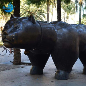 Escultura de Bronce de Mujer Desnuda Abrazándose, Gran Escultura de Arte Moderno para Jardín, Fernando Botero - Product Image 1