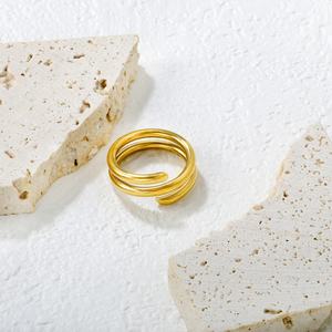 แหวนนิ้วสแตนเลสสตีลชุบทอง 18K ดีไซน์มินิมอลกันน้ำ ทรงกลวงปลายแหลมสามวงสำหรับผู้หญิง - Product Image 5