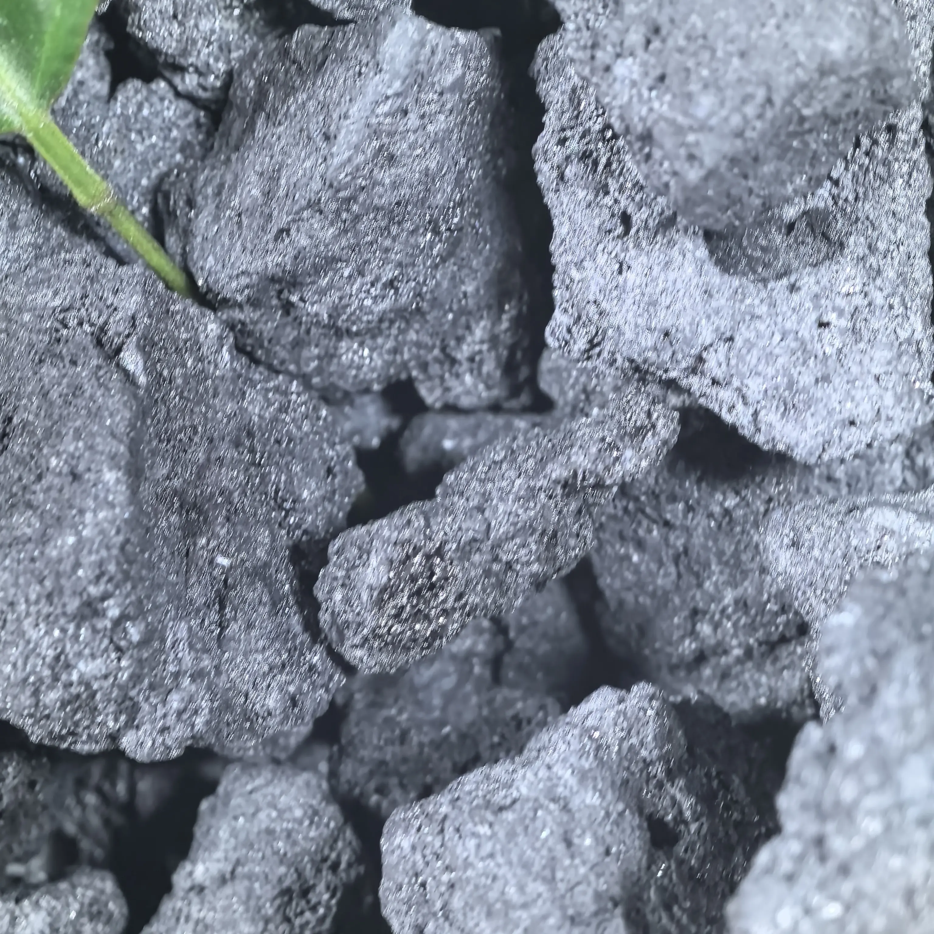 10-25mm Green Carbon Black Phosphorus Color Type Ash Place Content Metallurgical Petroleum Coke