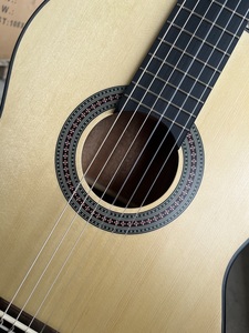<span class=keywords><strong>Guitarra</strong></span> clásica laminada de 39 pulgadas de bajo presupuesto de la marca Aiersi <span class=keywords><strong>para</strong></span> estudiantes y <span class=keywords><strong>principiantes</strong></span> - Product Image 3