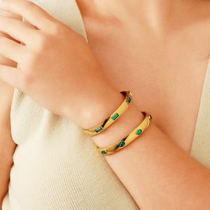 Pulsera Dorada con Incrustaciones de Piedras Verdes, Joyería de Moda para Mujer, Diseño Geométrico Cuadrado y Redondo, Origen Yiwu - Product Image 2