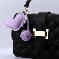 Breloque de téléphone en cuir PU ciré à l'huile, cœur gonflé, rembourrée de coton, avec boule tissée, porte-clés cœur d'amour, breloque de sac tendance, perles argentées