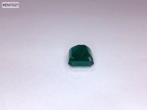 Esmeralda Zambiana Octogonal Facetada de 12.05ct, Gema Suelta de Alta Calidad, Color Verde Intenso, Claridad Excepcional para Joyería de Lujo - Product Image 3