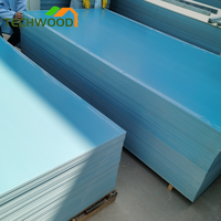Coffrage en PVC bleu pour la construction en béton