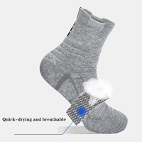 Chaussettes de sport de compression personnalisées avec logo pour hommes, idéales pour le cyclisme et la course en extérieur – Vente en gros