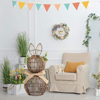 Decoración Rústica para el Hogar y Exteriores: Conejo de Mimbre de Bambú Tejido Ecológico, Ratán Natural, Lino y Topiario para Porche