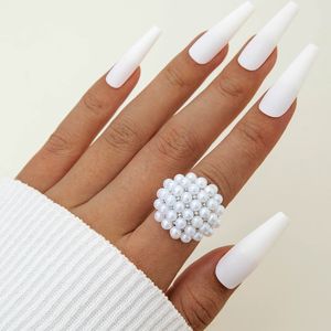 Bijoux Tendance <span class=keywords><strong>2025</strong></span> Grosses Bagues en Métal avec Perles pour Femmes Créateur Tendance Bagues de Doigt Superposables sur la Main Accessoires Cadeau pour Femme - Product Image 3