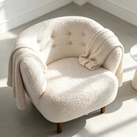 Fauteuil d'appoint en polaire blanc, fauteuil d'appoint incurvé avec détails boutonnés pour coin lecture d'appartement et décoration d'entrée