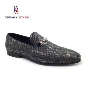 Tige de chaussure rétro faite à la main, durable, à motif spécial, avec logo personnalisé en cuir de vachette imitant la texture de la peau de serpent - Product Image 1