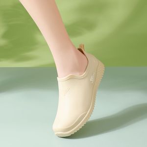 <span class=keywords><strong>Stivali</strong></span> <span class=keywords><strong>da</strong></span> <span class=keywords><strong>pioggia</strong></span> per adulti di moda con tubo corto antiscivolo impermeabile con fondo morbido scarpe in gomma <span class=keywords><strong>da</strong></span> lavoro <span class=keywords><strong>da</strong></span> cucina resistenti all'usura - Product Image 3