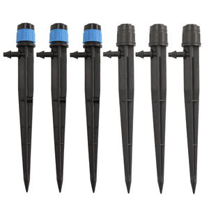 Aspersor de riego tipo espiga con rociado en espiral de 360 grados, material PP negro y azul, para riego automático de jardín y flores. - Product Image 4